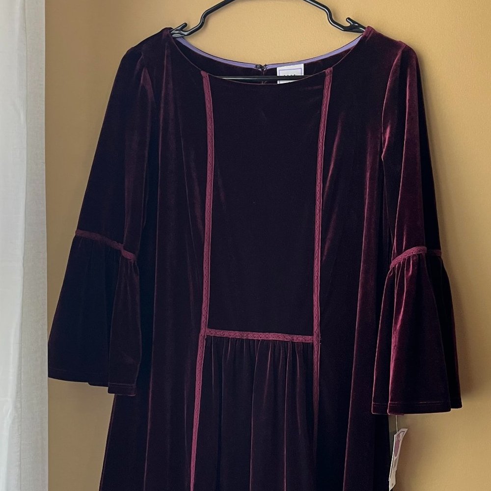 Vivi by Violet Weekend, Size M, Wine/Burgundy color